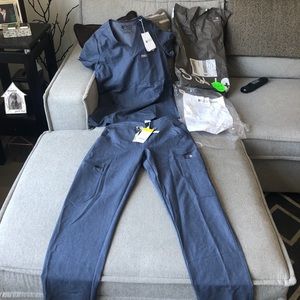 BRAND NEW WITH TAGS WOMEN’S FIGS XXS